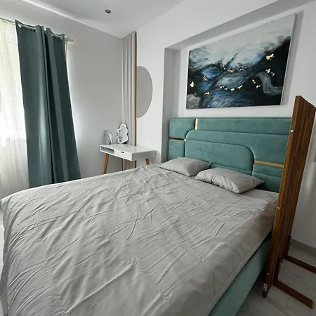 Modern Studio, Close To Everything *
