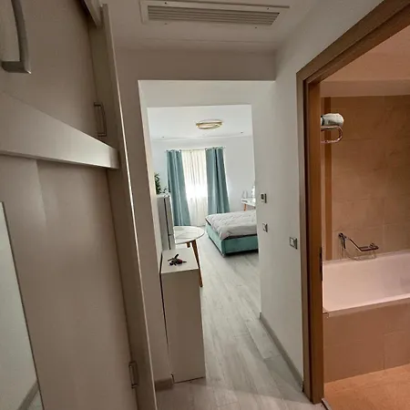 Modern Studio, Close To Everything